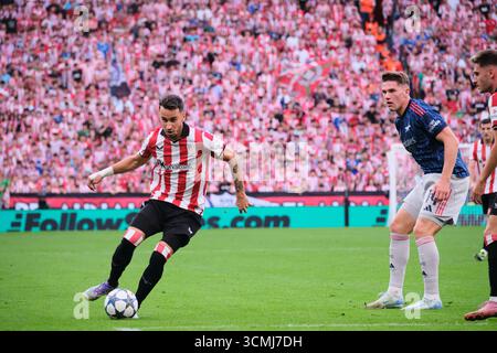Bilbao, Biscaya, Spanien - 16. September 2025: Alex Berenguer vom Athletic Club kontrolliert den Ball im Athletic Club gegen Arsenal Football Club, Teil der UEFA Champions League 2025, im San Mamés Stadium. Quelle: Rubén Gil/Alamy Live News. Stockfoto