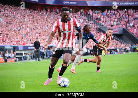 Bilbao, Biskaya, Spanien - 16. September 2025: Iñaki Williams vom Athletic Club dribbelt den Ball im Athletic Club gegen Arsenal Football Club, Teil der UEFA Champions League 2025, im San Mamés Stadion. Quelle: Rubén Gil/Alamy Live News. Stockfoto