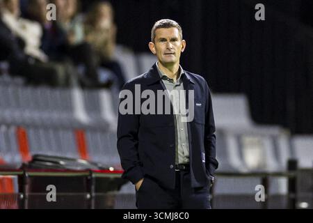 HELMOND , 16-09-2025 , GS Staalwerke Stadion , Saison 2025 / 2026 , niederländischer Keuken Kampioen Divisie Fußball , Spiel zwischen Helmon Sport und Jong Utrecht , Foto zeigt Helmond Sporttrainer Jurgen Seegers. Stockfoto