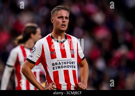EINDHOVEN, NIEDERLANDE - 16. SEPTEMBER: Joey Veerman von PSV sieht sich beim Spiel der UEFA Champions League 2025/26 Phase MD1 zwischen PSV Eindhoven und R. Union Saint-Gilloise im PSV Stadion am 16. September 2025 in Eindhoven, Niederlande, an. (Foto: Rene Nijhuis) Credit: René Nijhuis/Alamy Live News Stockfoto