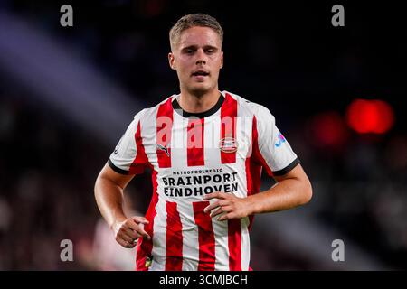 EINDHOVEN, NIEDERLANDE - 16. SEPTEMBER: Joey Veerman von PSV sieht sich beim Spiel der UEFA Champions League 2025/26 Phase MD1 zwischen PSV Eindhoven und R. Union Saint-Gilloise im PSV Stadion am 16. September 2025 in Eindhoven, Niederlande, an. (Foto: Rene Nijhuis) Credit: René Nijhuis/Alamy Live News Stockfoto