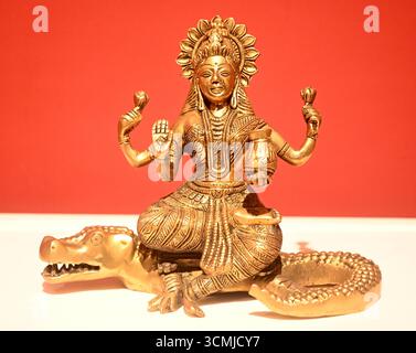 NEW DELHI, INDIEN – 16. SEPTEMBER: Besuch eines Rundgangs zur Ausstellung von Premierminister Narendra Modi Mementos, 2025, in der National Gallery of Modern Art, Jaipur House, India Gate Circle, am 16. September 2025 in Neu-Delhi, Indien. Foto: Sonu Mehta/Hindustan Times Ministerium für Kultur kündigt 7. Ausgabe der Premierminister Mementos E-Auktion an Stockfoto