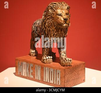 NEW DELHI, INDIEN – 16. SEPTEMBER: Besuch eines Rundgangs zur Ausstellung von Premierminister Narendra Modi Mementos, 2025, in der National Gallery of Modern Art, Jaipur House, India Gate Circle, am 16. September 2025 in Neu-Delhi, Indien. Foto: Sonu Mehta/Hindustan Times Ministerium für Kultur kündigt 7. Ausgabe der Premierminister Mementos E-Auktion an Stockfoto