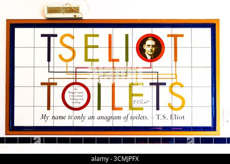 T.S. Eliot Toiletten Fliesen Wandbeschilderung, Margate Railway Station. Kent, Großbritannien Stockfoto