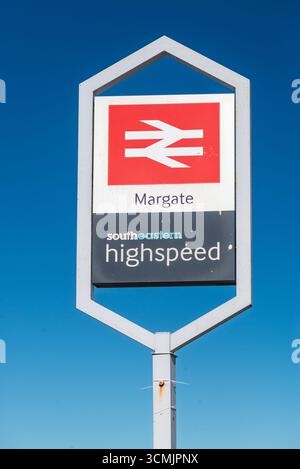 Margate Railway Station Schild mit British Rail Logo und Southeastern Highspeed Branding, Kent, Großbritannien Stockfoto
