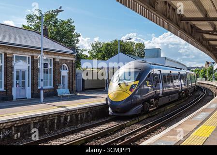 Ein südöstlicher Hochgeschwindigkeitszug am Bahnhof Margate in Kent, England Stockfoto