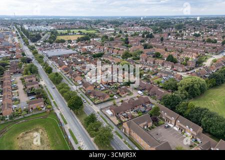 Blick aus der Vogelperspektive entlang der Preston Road auf einen Wohnteil von Kingston upon Hull (HU1), Großbritannien. Stockfoto