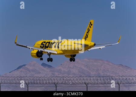 Harry Reid Flughafen 8-31-2025 Las Vegas NV USA Spirit Airlines Airbus A320neo N981NK Ankunft auf der Landebahn 1L am Harry Reid International Airport Stockfoto