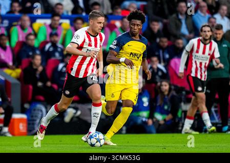 EINDHOVEN, NIEDERLANDE - 16. SEPTEMBER: Joey Veerman von PSV dribbelt mit dem Ball während des UEFA Champions League 2025/26 Phase MD1 Spiels zwischen PSV Eindhoven und R. Union Saint-Gilloise im PSV Stadion am 16. September 2025 in Eindhoven. (Foto: Rene Nijhuis) Credit: René Nijhuis/Alamy Live News Stockfoto