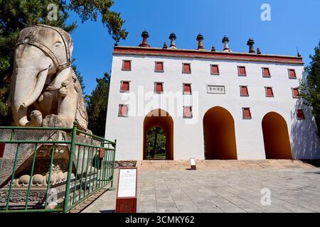 Fünf Pagoden-Tor des Kleinen Potala-Palastes in Chengde - Putuo Zongcheng-Tempel Stockfoto