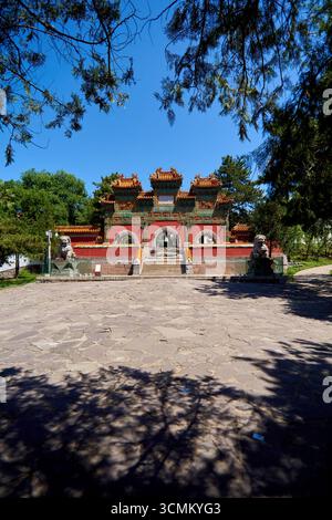 Tor im Inneren des Little Potala Palace in Chengde - Putuo Zongcheng Tempel Stockfoto