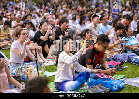 Open-Air-Konzert mit dem Royal Bangkok Symphony Orchestra im Lumphini Park, Bangkok, Thailand Stockfoto