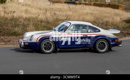 1982 80er Jahre Porsche 911 3000 ccm Nr. 71 fuhr gegen die Uhr beim Southport Classic und Speed Sprint Revival 2025. Stockfoto