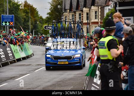Das Radrennen der Lloyds Tour of Britain 2025, bei dem Geraint Thomas von den Ineos Grenadiers in seinem letzten Rennen in seiner Heimatstadt Cardiff teilnahm Stockfoto