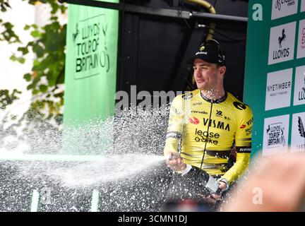 Das Radrennen der Lloyds Tour of Britain 2025, bei dem Geraint Thomas in seinem letzten Rennen in seiner Heimatstadt Cardiff teilnahm. Olav Kooij im Bild Stockfoto