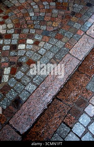 Nahaufnahme einer kopfsteingepflasterten Straße Stockfoto