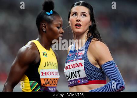 Amy Hunt aus Großbritannien nach der 200 m Heat 5 der Frauen am fünften Tag der Leichtathletik-Weltmeisterschaft 2025 im Japan National Stadium in Tokio. Bilddatum: Mittwoch, 17. September 2025. Stockfoto