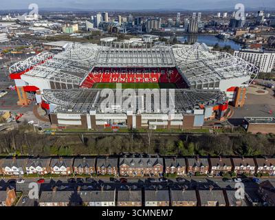 Aktenfoto vom 27.03.2023 mit Einer allgemeinen Luftaufnahme des Old Trafford Stadions. Manchester United verzeichnete in der letzten Saison Rekordumsätze von 666 Millionen Pfund, verzeichnete aber dennoch einen Verlust von 33 Millionen Pfund für das Geschäftsjahr. Ausgabedatum: Mittwoch, 17. September 2025. Stockfoto