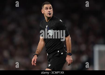 London, Großbritannien. September 2025. Schiedsrichter Rade Obrenovic beim Spiel Tottenham Hotspur gegen Villarreal UEFA Champions League im Tottenham Hotspur Stadium, London. Der Bildnachweis sollte lauten: Paul Terry/Sportimage Credit: Sportimage Ltd/Alamy Live News Stockfoto