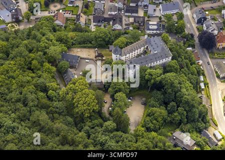 Luftbild, Schloss Bilstein, Jugendherberge DJH, Bilstein, Lennestadt, Sauerland, Nordrhein-Westfalen, Deutschland, Schloss, DEU, DJH, Europa, Hügel c Stockfoto