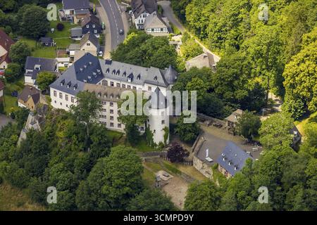 Luftbild, Schloss Bilstein, Jugendherberge DJH, Bilstein, Lennestadt, Sauerland, Nordrhein-Westfalen, Deutschland, Schloss, DEU, DJH, Europa, Hügel c Stockfoto