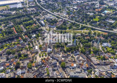 Aus der Vogelperspektive, Stadtzentrum mit Alter Markt und katholischer Pfarrkirche zur Heiligen Familie und Evang. Pauluskirche, Sesekepark zwischen Maibruecke und H Stockfoto
