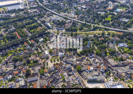 Aus der Vogelperspektive, Stadtzentrum mit Alter Markt und katholischer Pfarrkirche zur Heiligen Familie und Evang. Pauluskirche, Sesekepark zwischen Maibruecke und H Stockfoto