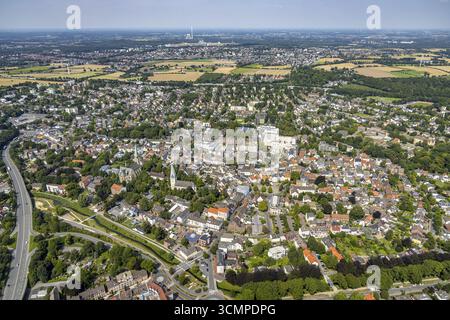 Aus der Vogelperspektive, Stadtzentrum mit Alter Markt und katholischer Pfarrkirche zur Heiligen Familie und Evang. Pauluskirche, Sesekepark zwischen Maibruecke und H Stockfoto