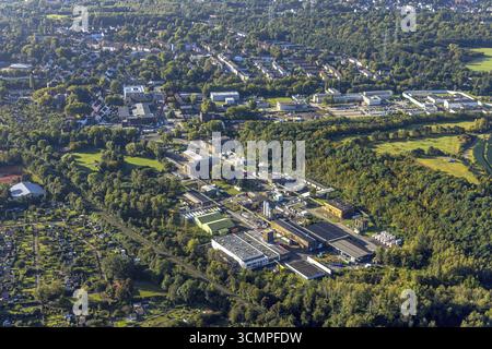 Luftansicht, Industriegebiet Wilhelmstraße mit Wendeturm der ehemaligen Zeche Pluto und Chemiewerk innospec Deutschland in der Wanne Stockfoto