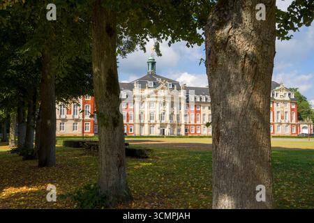 Fürstbischöfliches Schloss, Westfälische Wilhelms-Universität Münster, Nordrhein-Westfalen, Deutschland, Europa Stockfoto