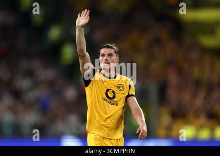 Turin, Italien. September 2025. Marcel Sabitzer von Borussia Dortmund gibt beim Spiel der UEFA Champions League Phase MD1 zwischen Juventus FC und Borussia Dortmund am 16. September 2025 im Allianz Stadium in Turin, Italien, Gesten. Quelle: Marco Canoniero/Alamy Live News Stockfoto