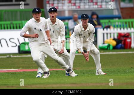 United Kingdom, Leicester, Upton Steel County Ground, 16. September 2025, Kent Slip Cordon während des zweiten Tages der Rothesay County Championship Division Two Match zwischen Leicestershire CCC und Kent County Cricket Club in Grace Road, Leicester, Vereinigtes Königreich am 15. September 2025. Stockfoto