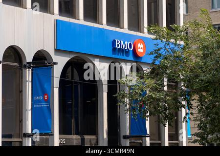 Montreal, Kanada - 2. August 2025: BMO-Gebäude in der Innenstadt, Bank of Montreal Stockfoto