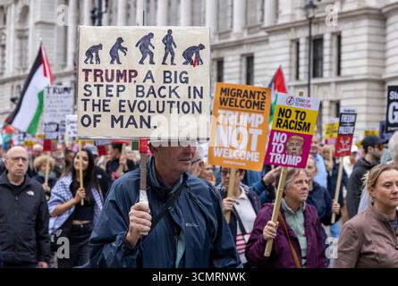 London, Großbritannien. September 2025. Tausende von Menschen marschieren in einem Protest, der Trump nicht willkommen ist, durch Zentral-London. Donald Trump kam gestern in Windsor Castle an, wo er ein Bankett mit König Charles III. Abhalten wird Stockfoto