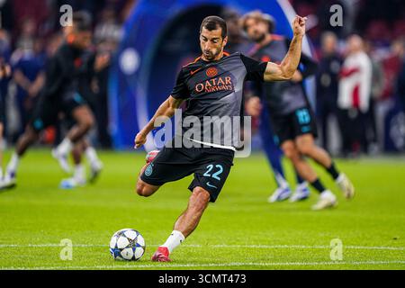 Amsterdam, Niederlande. September 2025. AMSTERDAM, NIEDERLANDE - 17. SEPTEMBER: Henrikh Mkhitaryan vom FC Internazionale Milano schießt vor dem Spiel der UEFA Champions League 2025/26 League zwischen AFC Ajax und FC Internazionale Milano am 17. September 2025 in der Johan Cruijff Arena in Amsterdam. (Foto von Andre Weening/Orange Pictures) Credit: Orange Pics BV/Alamy Live News Stockfoto