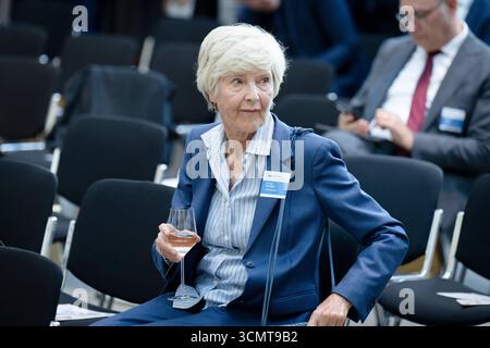 Neujahrsempfang, 75. Jubiläum des Zentralrats der Juden Neujahrsempfang, 75. Jubiläum des Zentralrats der Juden in Deutschland, Jüdisches Museum Berlin, Rosch-Haschana-Empfang, Friede Springer, Verlegerin Berlin Berlin Berlin GER *** Neujahrsempfang, 75. Jahrestag des Zentralrats der Juden Neujahrsempfang, 75. Jahrestag des Zentralrats der Juden in Deutschland, Jüdisches Museum Berlin, Rosh Hashanah-Empfang, Friede Springer, Verlag Berlin GER Stockfoto