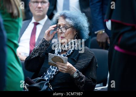 Neujahrsempfang, 75. Jubiläum des Zentralrats der Juden Neujahrsempfang, 75. Jubiläum des Zentralrats der Juden in Deutschland, Jüdisches Museum Berlin, Rosch-Haschana-Empfang, Lea Rosh, Fernsehjournalistin Berlin Berlin GER *** Neujahrsempfang, 75. Jahrestag des Zentralrats der Juden Neujahrsempfang, 75. Jahrestag des Zentralrats der Juden in Deutschland, Jüdisches Museum Berlin, Rosh Hashanah-Empfang, Lea Rosh, TV-Journalistin Berlin Berlin GER Stockfoto