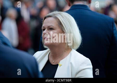 Neujahrsempfang, 75. Jubiläum des Zentralrats der Juden Neujahrsempfang, 75. Jubiläum des Zentralrats der Juden in Deutschland, Jüdisches Museum Berlin, Rosch-Haschana-Empfang, Nancy Faeser, SPD Berlin Berlin GER *** Neujahrsempfang, 75. Jahrestag des Zentralrats der Juden Neujahrsempfang, 75. Jahrestag des Zentralrats der Juden in Deutschland, Jüdisches Museum Berlin, Rosh Hashanah-Empfang, Nancy Faeser, SPD Berlin Berlin GER Stockfoto