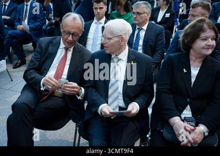 Neujahrsempfang, 75. Jubiläum des Zentralrats der Juden Neujahrsempfang, 75. Jubiläum des Zentralrats der Juden in Deutschland, Jüdisches Museum Berlin, Rosch-Haschana-Empfang, Bundeskanzler, Friedrich Merz, Josef Schuster Berlin Berlin GER *** Neujahrsempfang, 75 Jahre Zentralrat der Juden Neujahrsempfang, 75 Jahre Zentralrat der Juden in Deutschland, Jüdisches Museum Berlin, Rosch-Hashanah-Empfang, Bundeskanzler Friedrich Merz, Josef Schuster Berlin Berlin GER Stockfoto