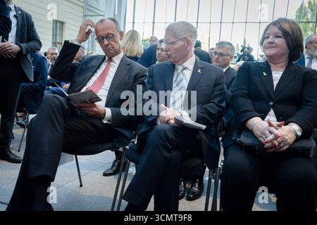 Neujahrsempfang, 75. Jubiläum des Zentralrats der Juden Neujahrsempfang, 75. Jubiläum des Zentralrats der Juden in Deutschland, Jüdisches Museum Berlin, Rosch-Haschana-Empfang, Bundeskanzler, Friedrich Merz, Josef Schuster Berlin Berlin GER *** Neujahrsempfang, 75 Jahre Zentralrat der Juden Neujahrsempfang, 75 Jahre Zentralrat der Juden in Deutschland, Jüdisches Museum Berlin, Rosch-Hashanah-Empfang, Bundeskanzler Friedrich Merz, Josef Schuster Berlin Berlin GER Stockfoto