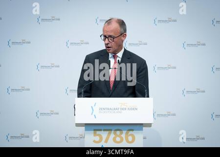 Neujahrsempfang, 75. Jubiläum des Zentralrats der Juden Neujahrsempfang, 75. Jubiläum des Zentralrats der Juden in Deutschland, Jüdisches Museum Berlin, Rosch-Haschana-Empfang, Bundeskanzler, Friedrich Merz Berlin Berlin GER *** Neujahrsempfang, 75. Jahrestag des Zentralrats der Juden Neujahrsempfang, 75. Jahrestag des Zentralrats der Juden in Deutschland, Jüdisches Museum Berlin, Rosch Hashanah-Empfang, Bundeskanzler, Friedrich Merz Berlin Berlin GER Stockfoto