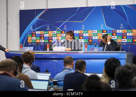 Munchester, Munchester, Inghilterra. September 2025. Antonio Conte Head Coach des SSC Napoli während der Pressekonferenz vor dem Spiel am 17. September 2025 in der Champions League zwischen Manchester City und Neapel im Etihad Stadium in Manchester. (Kreditbild: © Fabio Sasso/ZUMA Press Wire) NUR REDAKTIONELLE VERWENDUNG! Nicht für kommerzielle ZWECKE! Stockfoto