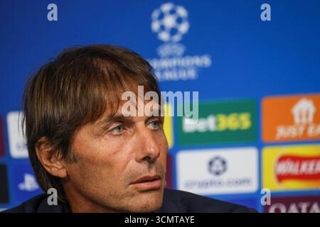 Munchester, Munchester, Inghilterra. September 2025. Antonio Conte Head Coach des SSC Napoli während der Pressekonferenz vor dem Spiel am 17. September 2025 in der Champions League zwischen Manchester City und Neapel im Etihad Stadium in Manchester. (Kreditbild: © Fabio Sasso/ZUMA Press Wire) NUR REDAKTIONELLE VERWENDUNG! Nicht für kommerzielle ZWECKE! Stockfoto