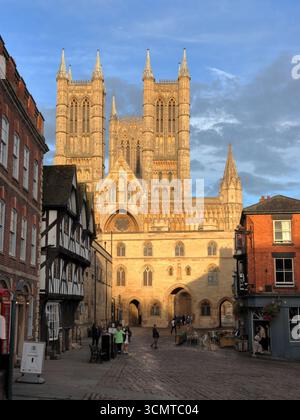 Lincoln alter Marktplatz mit Kathedrale im Hintergrund, Lincolnshire, England, Großbritannien Stockfoto
