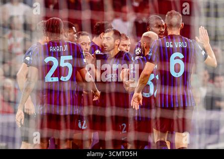 Amsterdam, Niederlande. September 2025. AMSTERDAM, NIEDERLANDE - 17. SEPTEMBER: Stefan de Vrij vom FC Internazionale Milano, Spieler des FC Internazionale Milano feiern das erste Tor während des Spiels der UEFA Champions League 2025/26 Phase zwischen AFC Ajax und FC Internazionale Milano am 17. September 2025 in der Johan Cruijff Arena in Amsterdam. (Foto: Ben Gal/Orange Pictures) Credit: Orange Pics BV/Alamy Live News Stockfoto