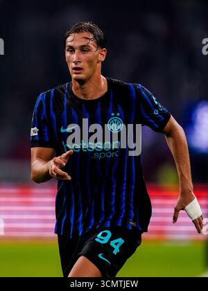 AMSTERDAM, NIEDERLANDE - 17. SEPTEMBER: Pio Esposito vom FC Internazionale sieht beim Spiel der UEFA Champions League 2025/26 Phase MD1 zwischen AFC Ajax und FC Internazionale Milano am 17. September 2025 in der Johan Cruijff Arena in Amsterdam, Niederlande, an. (Foto: Rene Nijhuis) Stockfoto