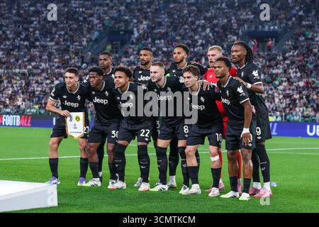 Turin, Italien. September 2025. Die Spieler des Juventus FC stehen während der UEFA Champions League 2025/26 League im Allianz Stadium an – dem 1. Spieltag zwischen Juventus FC und Borussia Dortmund. Credit: dpa/Alamy Live News Stockfoto