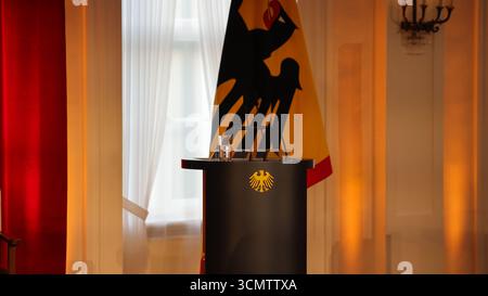 Berlin, Deutschland, 17. September 2025. Bundespräsident Frank-Walter Steinmeier ehrte das Kino mit einem Kulturabend zusammen mit İlker Catak, Doris Dörrie, Maria Schrader und Wim Wenders. Foto: Klaus Kroenert Credit: Klaus Kroenert/Alamy Live News Stockfoto