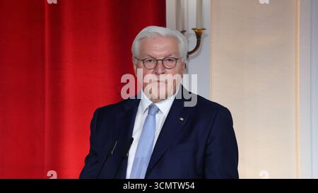 Berlin, Deutschland, 17. September 2025. Bundespräsident Frank-Walter Steinmeier ehrte das Kino mit einem Kulturabend zusammen mit İlker Catak, Doris Dörrie, Maria Schrader und Wim Wenders. Foto: Klaus Kroenert Credit: Klaus Kroenert/Alamy Live News Stockfoto
