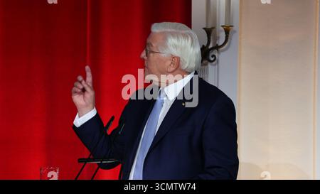 Berlin, Deutschland, 17. September 2025. Bundespräsident Frank-Walter Steinmeier ehrte das Kino mit einem Kulturabend zusammen mit İlker Catak, Doris Dörrie, Maria Schrader und Wim Wenders. Foto: Klaus Kroenert Credit: Klaus Kroenert/Alamy Live News Stockfoto